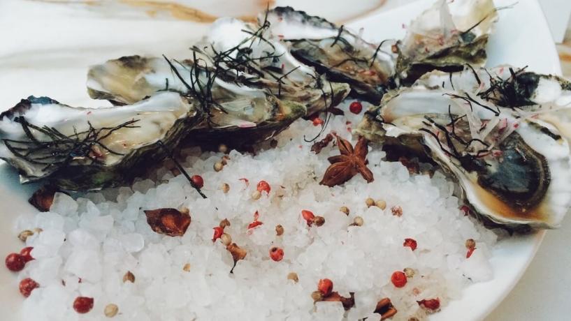 Safe Consumption of Raw Oysters: Separating Fact From Fiction